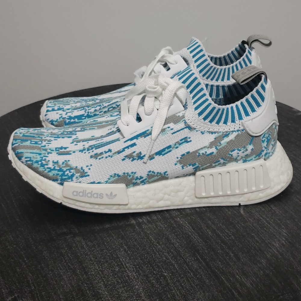 Adidas bb6364 rare NMD R1 DATAMOSH women's size 7.